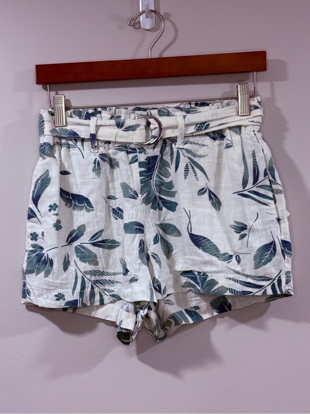 Cali1850 Women’s High-Waist Paperbag Leaf-Print Belted Shorts Size S